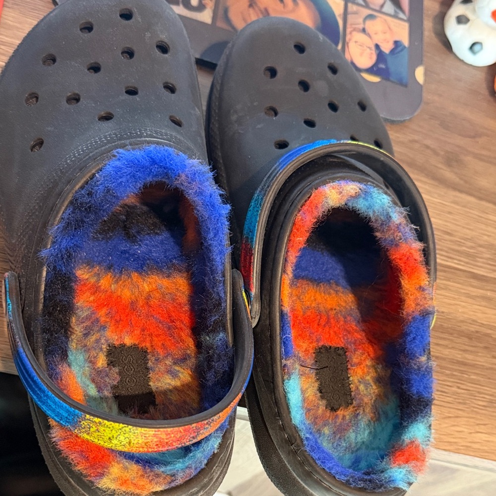 CROCS Kids Slippers with Multicolor Fuzzy Lining